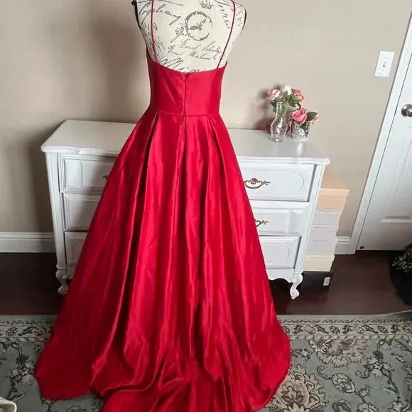 Red ball gown - Picture 6 of 7